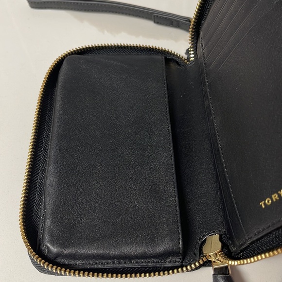 Tory Burch leather smartphone wallet - Picture 3 of 9